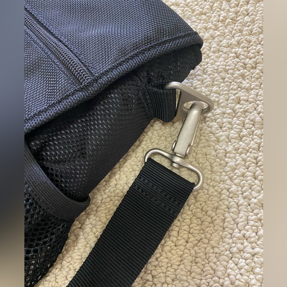 SOLD- Titleist Laptop Messenger Travel Bag. Excellent Condition. - Picture 11 of 13